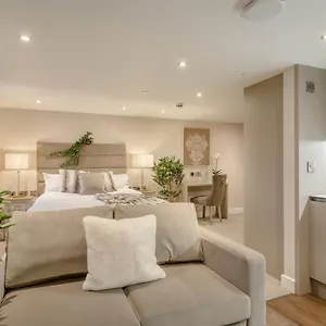 Heritage Mews Apartahotel